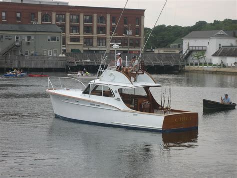 Classic Wooden Fishing Boat ~ Free Tunnel Hull Boat Plans