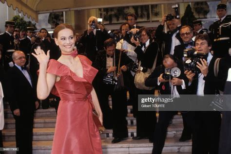 Claudine Auger Sur Les Marches Du Palais Des Festivals En Mai 1978 à