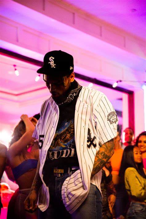 Скачивай и слушай chris brown loyal feat lil wayne tyga и chris brown loyal east coast version 2013 на zvooq.online! Chris Brown - Loyal ft. Lil Wayne,Tyga - MP3GH.COM