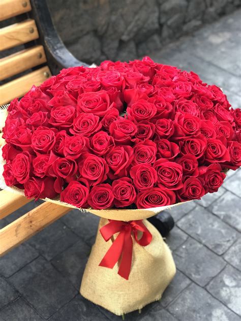 It is variously pronounced one hundred and one / a hundred and one, one hundred one / a hundred one, and one oh one. 101 роза | 51 роза | купить 101 розу алматы | Букет из 101 ...