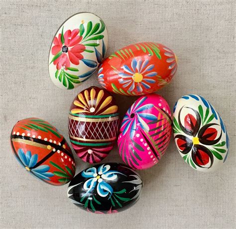 I do bake cakes sometimes but not now as its way too hot so i try to not use the oven. Vintage Wooden Easter Eggs Hand Painted in Beautiful ...