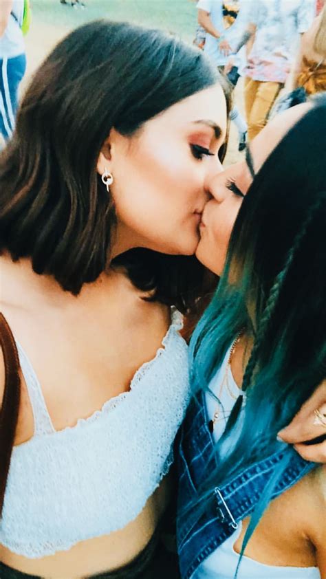 Caché Lesbian Love Cute Lesbian Couples Cute Couples Goals Lesbians Kissing Camila Lopez