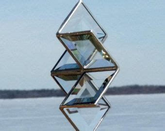 Prachtig, sterk en gemaakt met zorg en detail, het is gemaakt van 5 verschillende stukjes gekleurd en gestructureerd glas. Gebrandschilderd glas Star Ornament 3D duidelijk Frost-geweven koper gekleurde zes punt Star ...