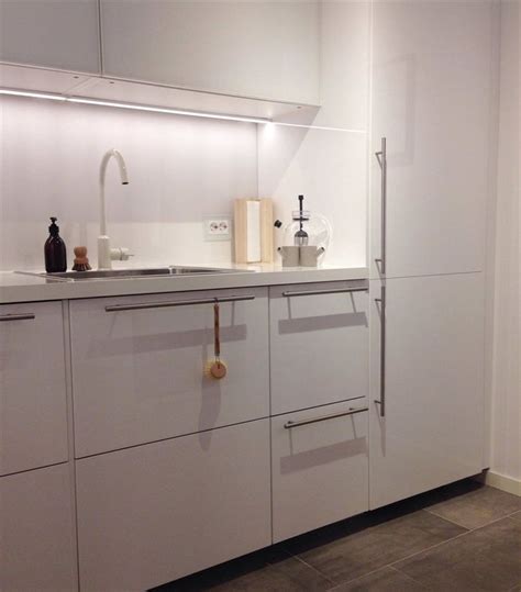 Glossy surfaces suit everyone from the minimalist to the wild family with kids. Pin on Kitchen
