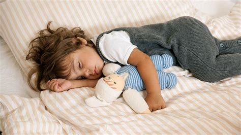 Mon petit enfant ne dort pas bien la nuit | Weleda® - Magazine - We...