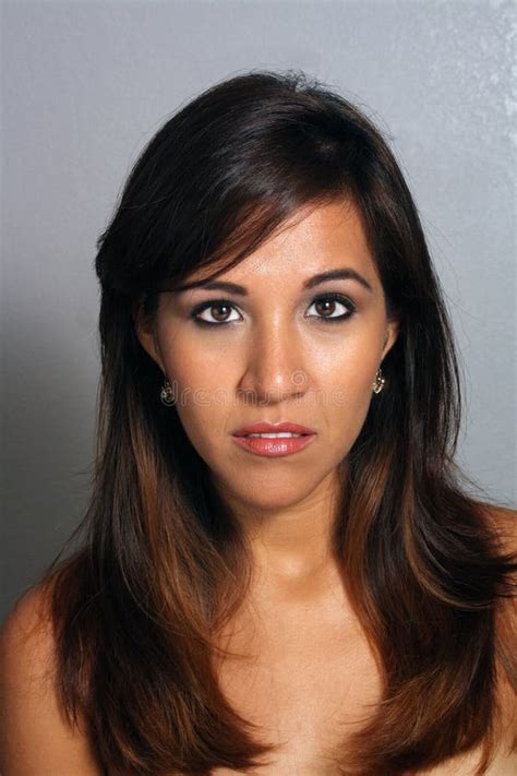 retrato de una mujer joven hermosa de latina imagen de archivo imagen de joven negro 99226773