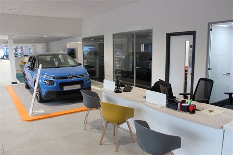 Maak een afspraak met onze experts voor het onderhoud van uw voertuig en bekijk en keur uw reparaties direct online! Citroen Hatfield Showroom Redevelopment
