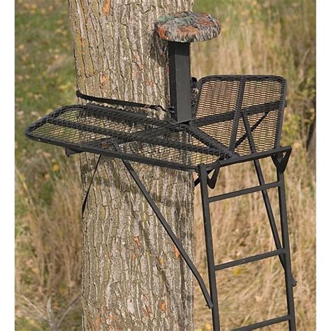 Big Game Ultra View 15 Ladder Tree Stand With Blind Deer