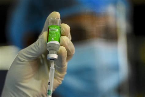 Es una vacuna monovalente compuesta por un vector de adenovirus de chimpancé no replicativo. Vacuna de AstraZeneca reduce la transmisión tras una dosis, según un estudio