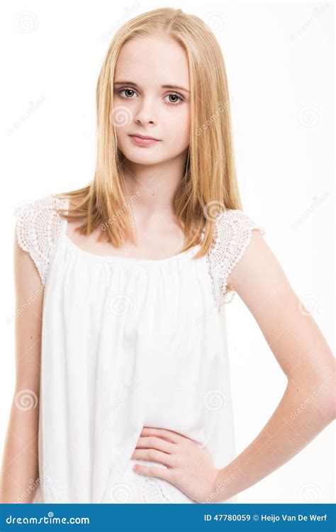 Adolescente Joven Rubio Vestido En Blanco En El Estudio Imagen De Archivo Imagen De Ropa