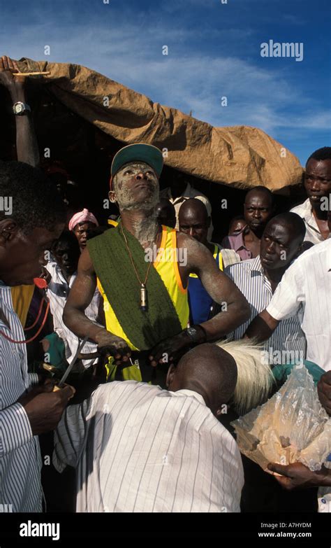 Bagisu Beschneidung Zeremonie Mbale Uganda Stockfotografie Alamy