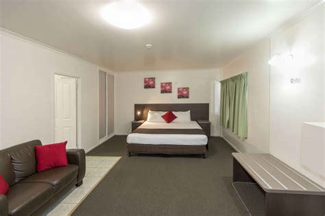 Standard Motel Roomking Bed