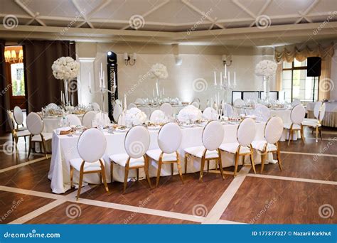 Magnificent Table Setting For Celebrating Weddings And Other Banquets