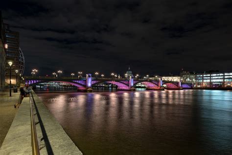 Illuminated Rivers I Ponti Di Londra Sul Tamigi Si Illuminano