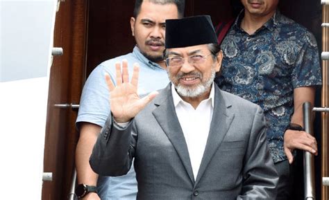 Polis sudah menyelesaikan kertas siasatan berhubung kenyataan bekas ketua menteri melaka, tan sri abdul rahim thamby chik yang mendakwa kononnya raja muda selangor, tengku amir shah telah menukar agama. Bekas Ketua Menteri Sabah Musa Bebas 5 Tuduhan Rasuah ...