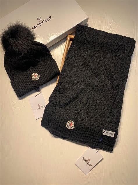 Cheap Moncler Woolen Hats And Scarf 941500 Replica Wholesale 6000 Usd