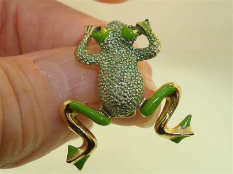 3 Vintage 1970 80s Articulated Frog Pins Adorable Federal Coin Exchange
