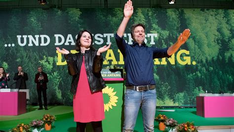 Die kanzlerkandidatin der grünen soll passagen in ihrem kürzlich erschienenen buch abgeschrieben. Robert Habeck und Annalena Baerbock sind neue Grünen-Vorsitzende - DER SPIEGEL