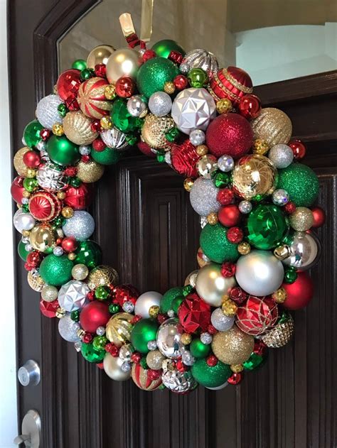 Beautiful Traditionalclassic Christmas Ornament Wreath Shatterproof