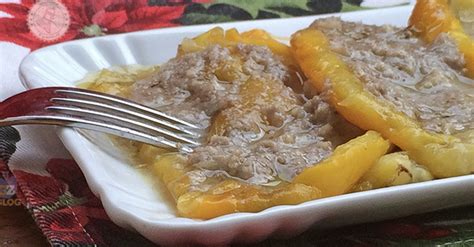 I vini eccellenti dei nostri colli sono il naturale complemento in questi incontri a tavola trascorsi all'insegna della gastronomia più verace. BAGNA CAUDA ricetta piemontese facile con aglio
