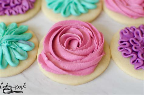 Use this homemade crisco frosting recipe to decorate cakes & cookies. Sugar Cookie Frosting - Cooking With Karli