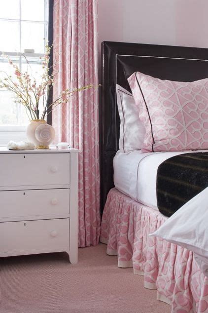 Pink Is A Soothing Color For Bedrooms Accessorizing It With A Black