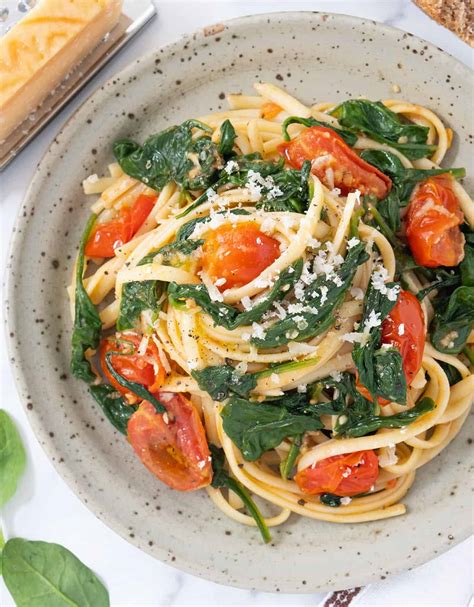 Pasta With Tomatoes And Spinach The Clever Meal