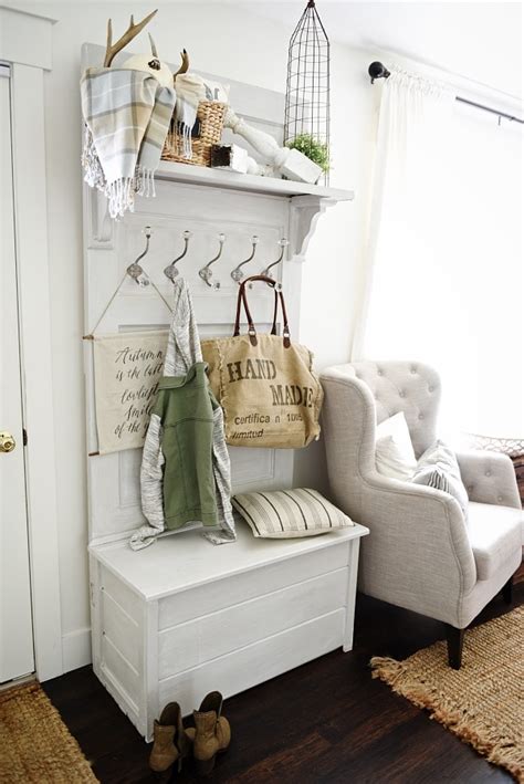 A diy hall tree bench that's making all the mudrooms jealous this tutorial details how to create a fun diy hall tree that could bring some style to your but before you head over, be sure to check out my process below of how i built this diy hall tree. DIY Door Hall Tree - Liz Marie Blog