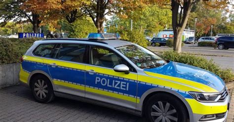 Wieviel zimmer* hat ihr haus ? Polizei ermittelt nach Sturz einer Frau aus dritter Etage ...