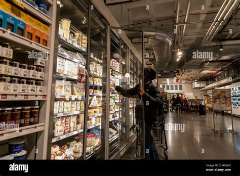 Compradores En Un Supermercado Whole Foods Market En Nueva York El