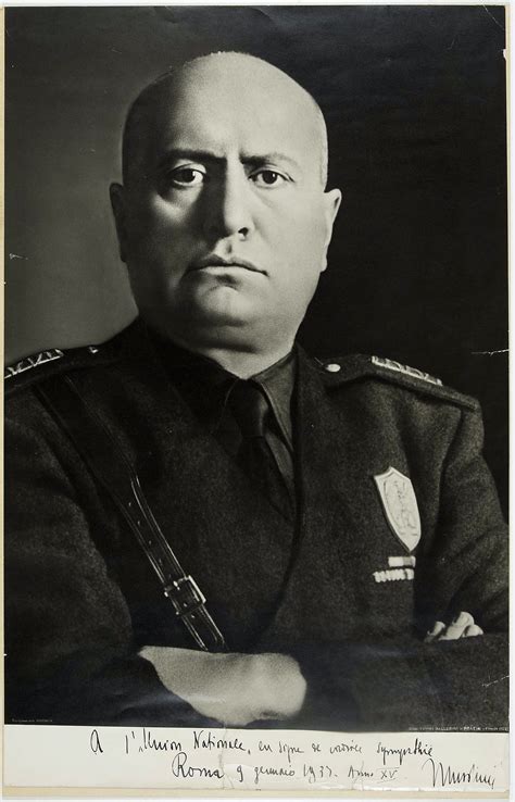 (mussolini mentre alza il dito medio). Portrait de Benito Mussolini - notreHistoire.ch