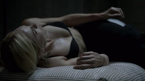 Nude Video Celebs Laura Vandervoort Sexy Bitten S02e04 2015