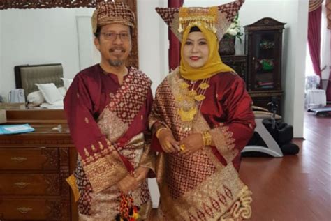 Nama Baju Adat Sumatera Barat Beserta Aksesorisnya Dailysia