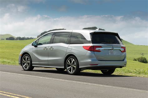 The honda odyssey was redesigned for the 2018 model year. 2018 Honda Odyssey Elite First Drive - A Van For Drivers