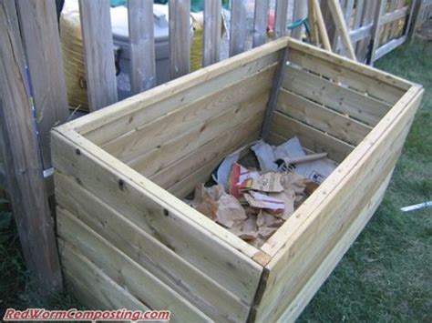 Step by step 'how to' build a worm farm composter. Bentley's DIY Backyard Bin | Red Worm Composting