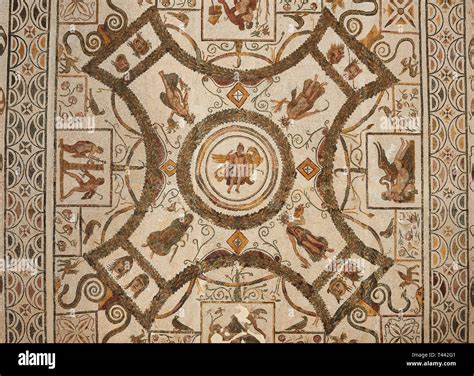 Imagen De Un Diseño De Mosaicos Romanos Representando El Rapto De