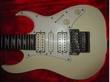 Pictures of Ibanez Universe White