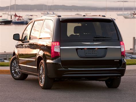 2012 Chrysler Town And Country Price Photos Reviews And Features