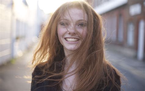 Online Crop Woman Wearing Black Shirt Smiling Close Up Photography Hd