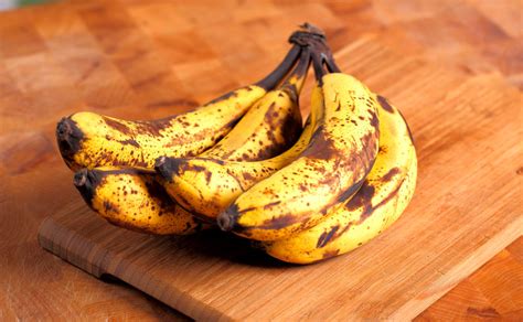 Rezept: Was kann ich mit reifen oder schwarzen Bananen tun? • WOMAN.AT