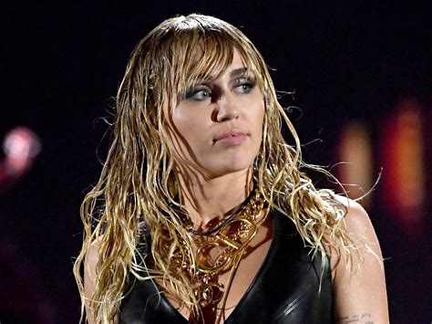 Messy Wavy Hair Miley Cyrus