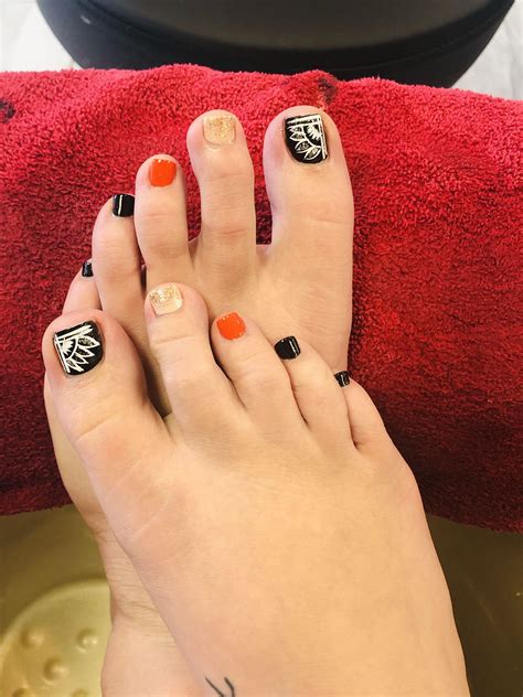Fall Toe Nails Neutral