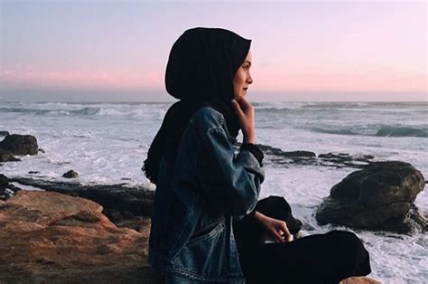 Gambar sketsa wajah perempuan hijab sobsketsa. Gaya Foto OOTD Hijab di Instagram Buat Cewek Tomboy ...