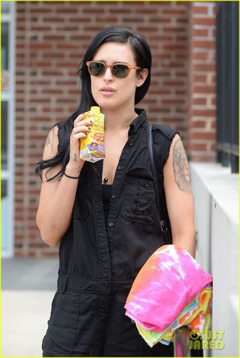 Rumer Willis Has Stress Fractures In Foot Can T Continue Dwts Tour