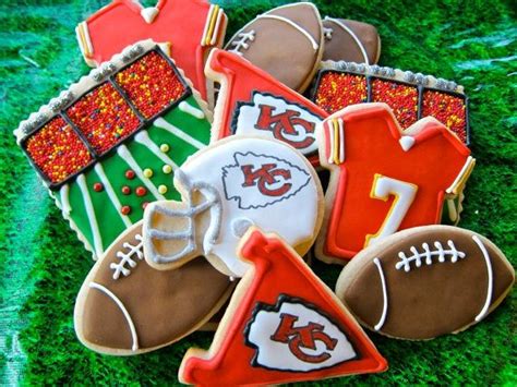 (as an amazon associate i earn from qualifying purchases made through below links.) whether you are new to cookie decorating or are a seasoned pro, these recipes and resources will help you perfect your cookie art! kansas city chiefs cookies | KC Chiefs Cookies | Kansas ...