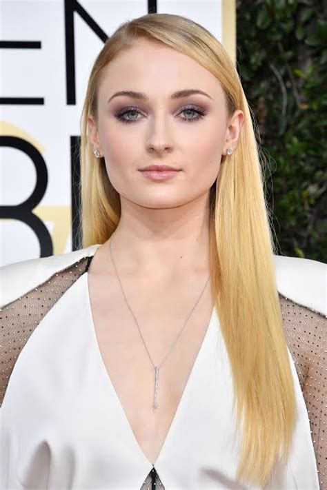 Pammy Blogs Beauty Golden Globes Get Sophie Turner S Look With Charlotte Tilbury Beauty