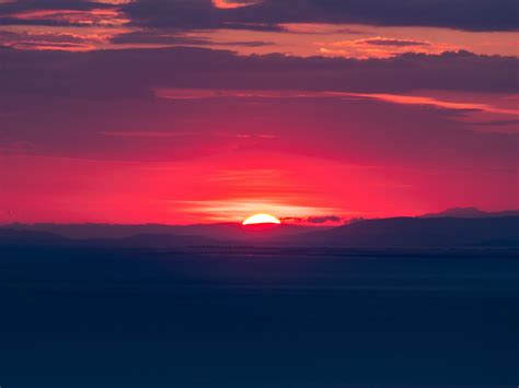 Sunset Wallpaper 4k Hills Red Sky Horizon Dawn 5k Nature 1523