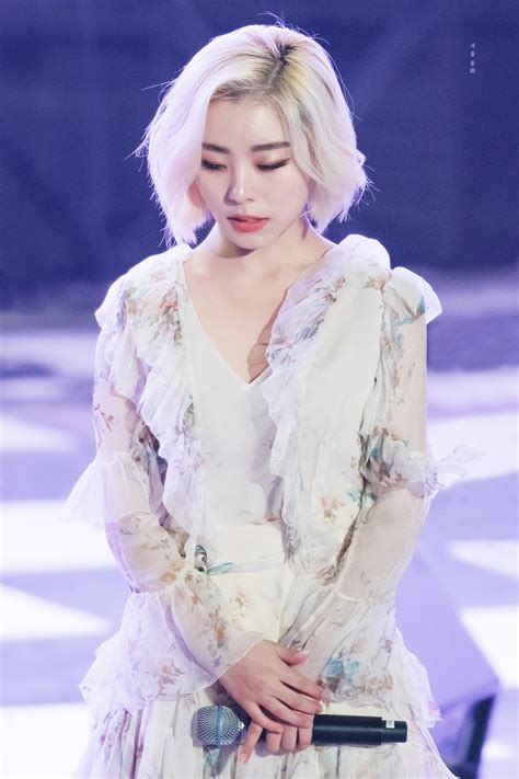 I'm halfway done with my wheesa painting but i'm not sure in which haircolour i should paint wheein, brown or blonde, she looks gorgeous in both :sob: You Won't Believe How Good MAMAMOO's Wheein Looks In These ...