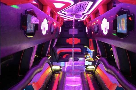 Limo Ride Dubai F550 Big Red Party Limo In Dubai Best Limo Deals Jtr Holidays