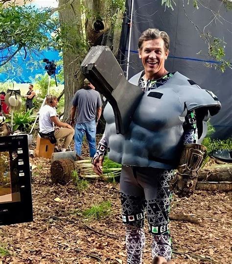 Джош Бролин на съемках фильма Мстители Война бесконечности Marvel